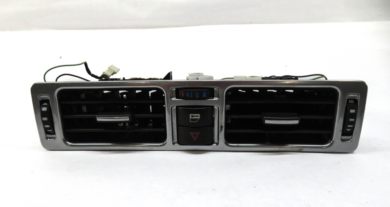 Thumbnail 3: 2011 RANGE ROVER L322 FRONT CENTER LOWER DASH A/C HEATER AIR VENT w/ HAZARD LOCK