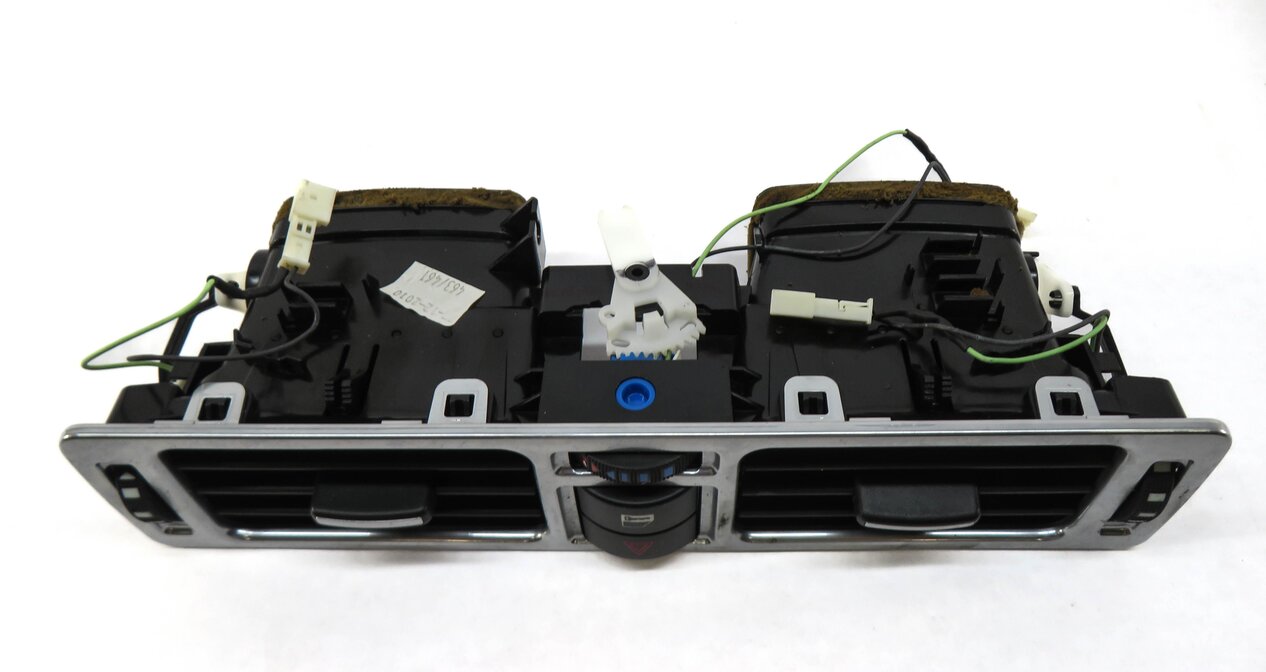 Thumbnail 4: 2011 RANGE ROVER L322 FRONT CENTER LOWER DASH A/C HEATER AIR VENT w/ HAZARD LOCK