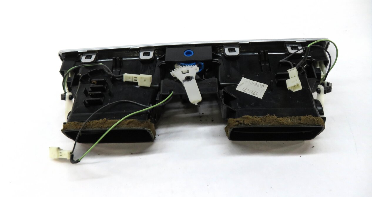 Thumbnail 5: 2011 RANGE ROVER L322 FRONT CENTER LOWER DASH A/C HEATER AIR VENT w/ HAZARD LOCK