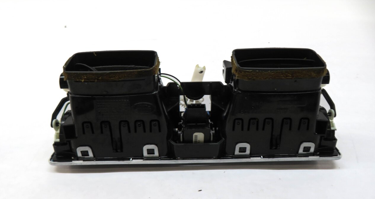 Thumbnail 6: 2011 RANGE ROVER L322 FRONT CENTER LOWER DASH A/C HEATER AIR VENT w/ HAZARD LOCK