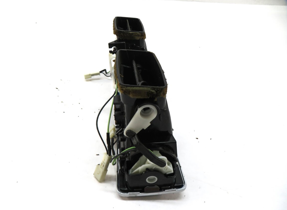 Thumbnail 7: 2011 RANGE ROVER L322 FRONT CENTER LOWER DASH A/C HEATER AIR VENT w/ HAZARD LOCK