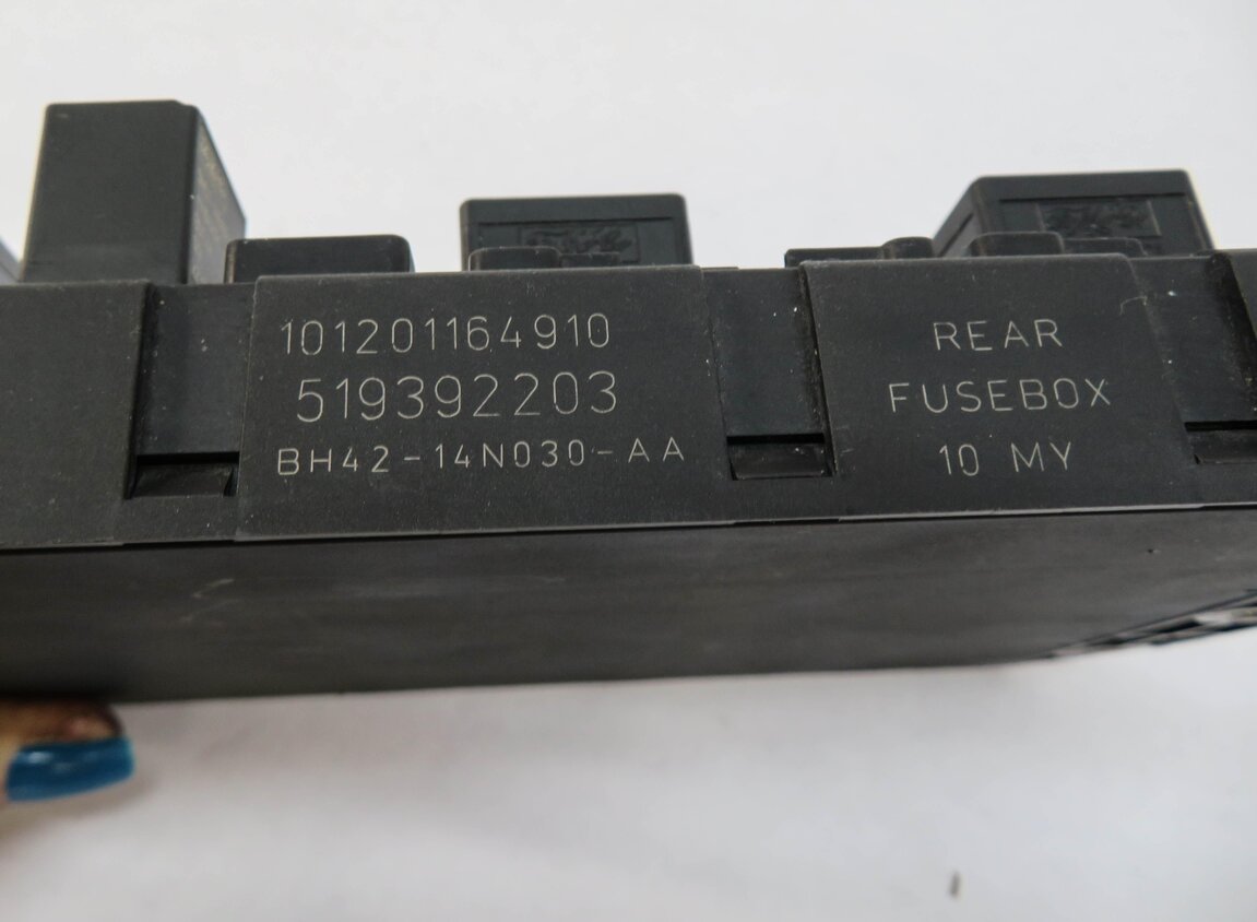 Thumbnail 4: 2011 RANGE ROVER (L322) REAR TRUNK FUSE RELAY POWER BOX BH42-14N030-AA