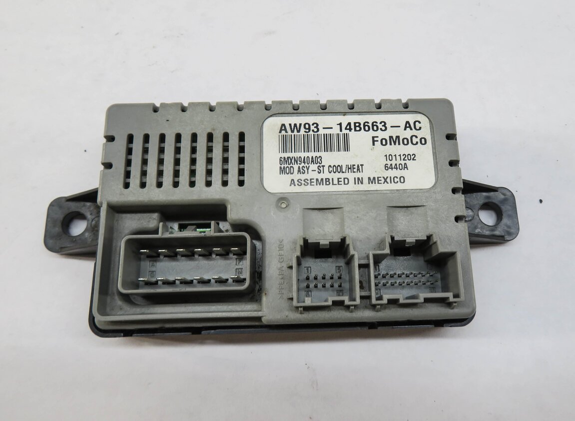 Thumbnail 2: 2011 RANGE ROVER (L322) FRONT SEAT HEATER CONTROL MODULE
