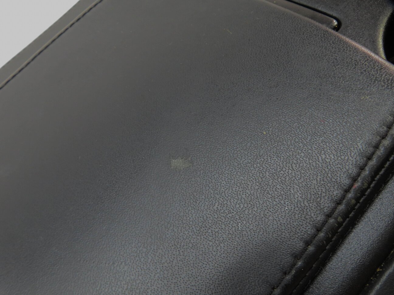 Thumbnail 9: 2011 RANGE ROVER L322 SECOND ROW REAR CENTER CONSOLE ARMREST (JET BLACK LEATHER)
