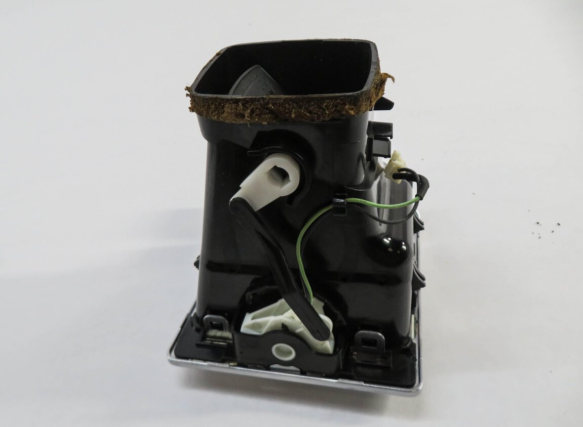 Thumbnail 4: 2011 RANGE ROVER (L322) FRONT FAR LEFT DRIVER OUTER A/C HEATER AIR VENT