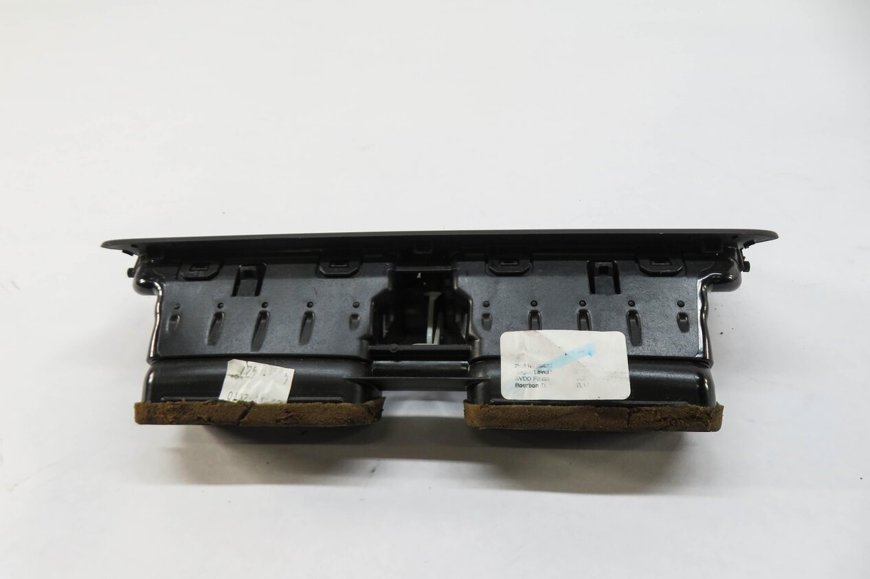Thumbnail 4: 2011 RANGE ROVER (L322) FRONT CENTER UPPER A/C HEATER AIR VENT (BLACK)