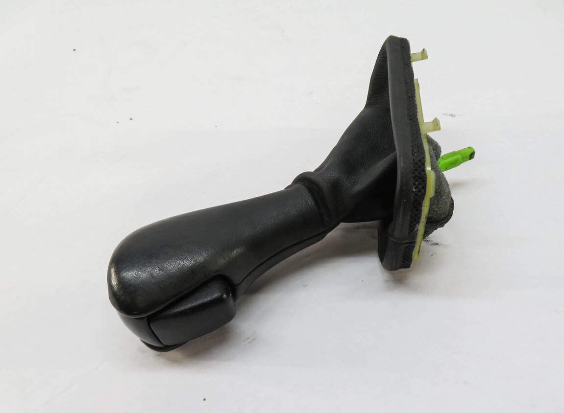 2011 RANGE ROVER (L322) GEAR SHIFT LEVER KNOB & BOOT (BLACK LEATHER)