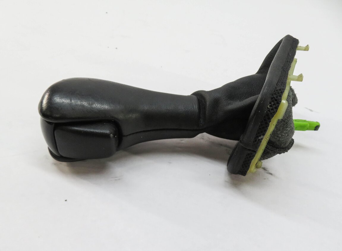 Thumbnail 2: 2011 RANGE ROVER (L322) GEAR SHIFT LEVER KNOB & BOOT (BLACK LEATHER)