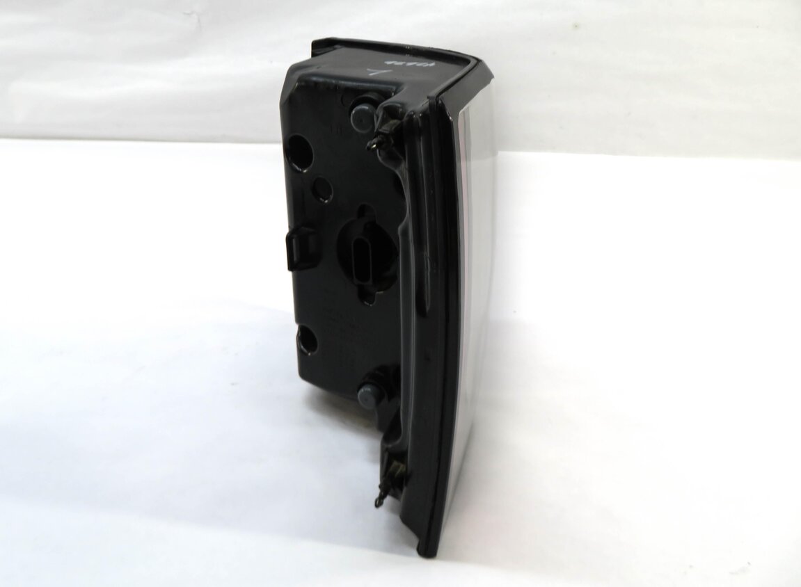 Thumbnail 4: 10-11 RANGE ROVER L322 REAR LEFT DRIVER TAILLIGHT BRAKE LIGHT LAMP GRAY HOUSING
