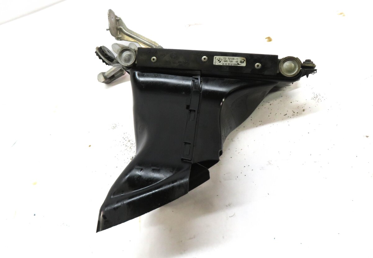 Thumbnail 4: 2012 BMW 335i (E90) 3.0L N55 TURBO ENGINE OIL COOLER RADIATOR w/ AIR DUCT
