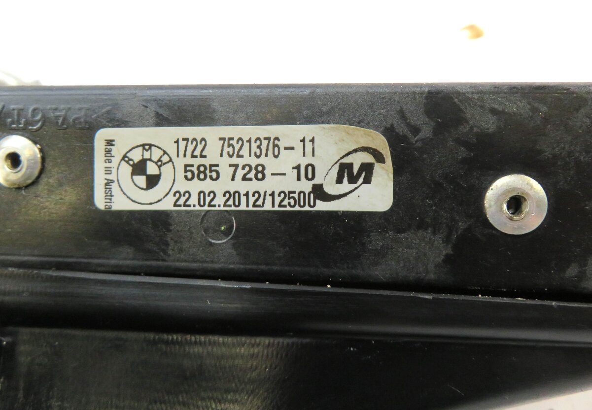 Thumbnail 5: 2012 BMW 335i (E90) 3.0L N55 TURBO ENGINE OIL COOLER RADIATOR w/ AIR DUCT
