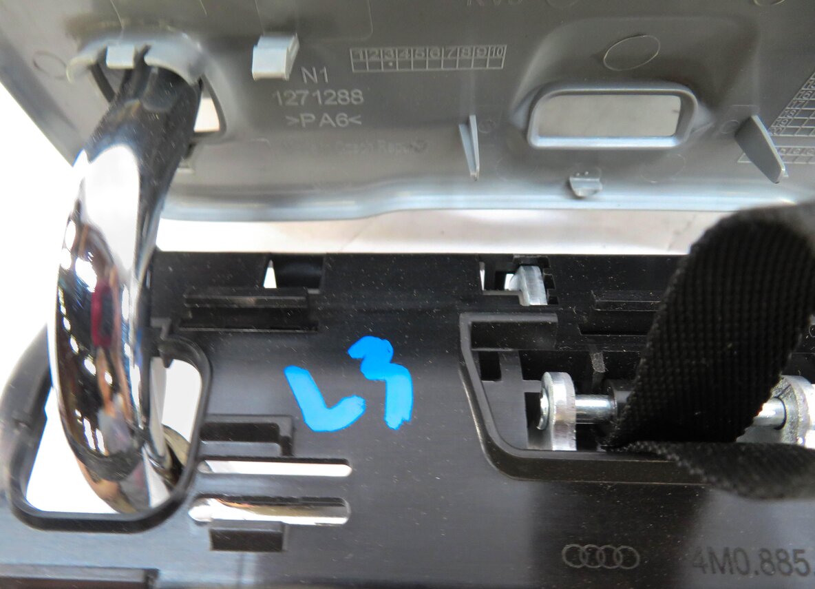 Thumbnail 6: 2017 AUDI Q7 (4M) REAR 3RD ROW LEFT SEAT HEADREST (ROCK GRAY LEATHERETTE UW)