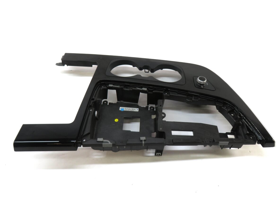Thumbnail 4: 2017 AUDI Q7 (4M) FRONT CENTER CONSOLE TRIM PANEL w/ VOLUME SKIP KNOB (BLACK)