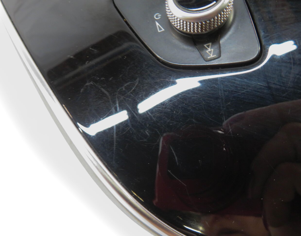 Thumbnail 7: 2017 AUDI Q7 (4M) FRONT CENTER CONSOLE TRIM PANEL w/ VOLUME SKIP KNOB (BLACK)