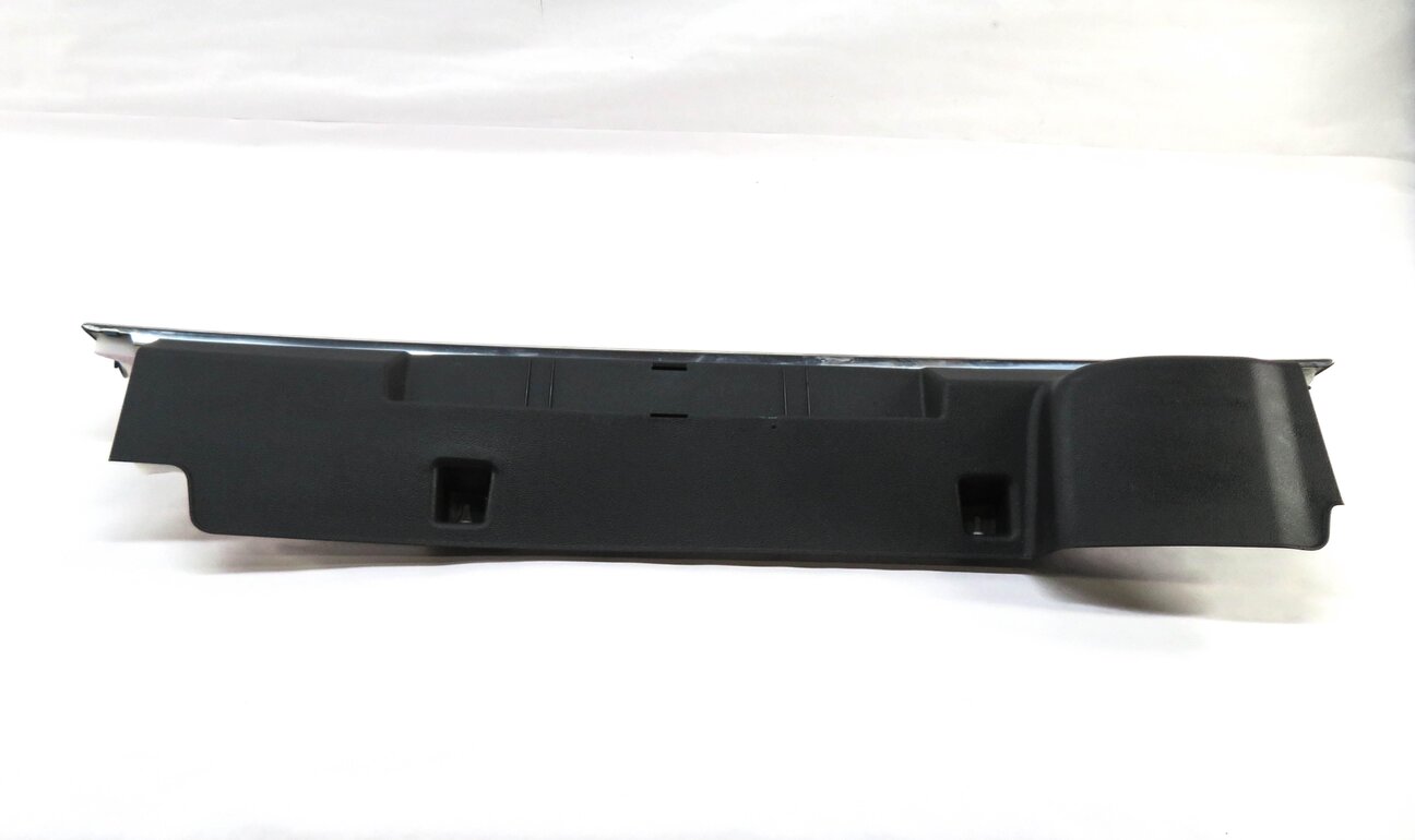 Thumbnail 3: 2017 AUDI Q7 (4M) REAR TRUNK FLOOR SCUFF PLATE TRIM PANEL (BLACK & CHROME)