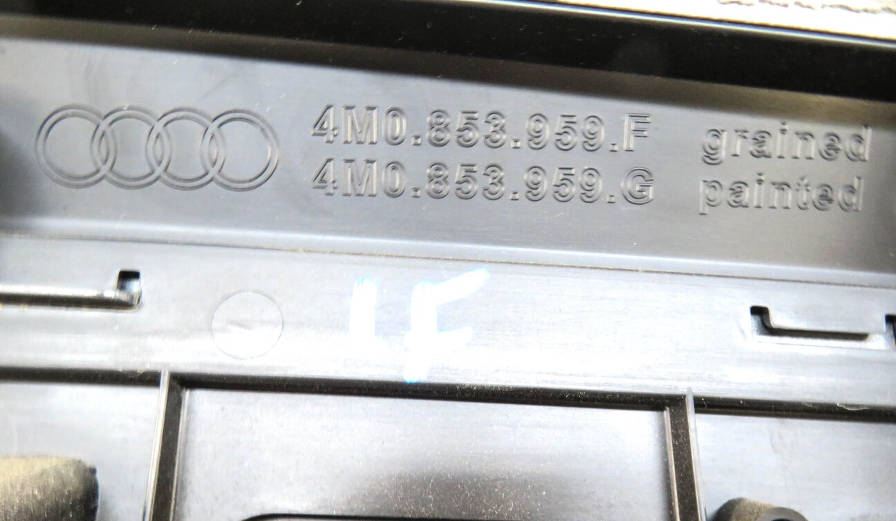 Thumbnail 7: 2017 AUDI Q7 (4M) FRONT LEFT DRIVER LOWER DOOR TRIM MOULDING (GRAPHITE GRAY)