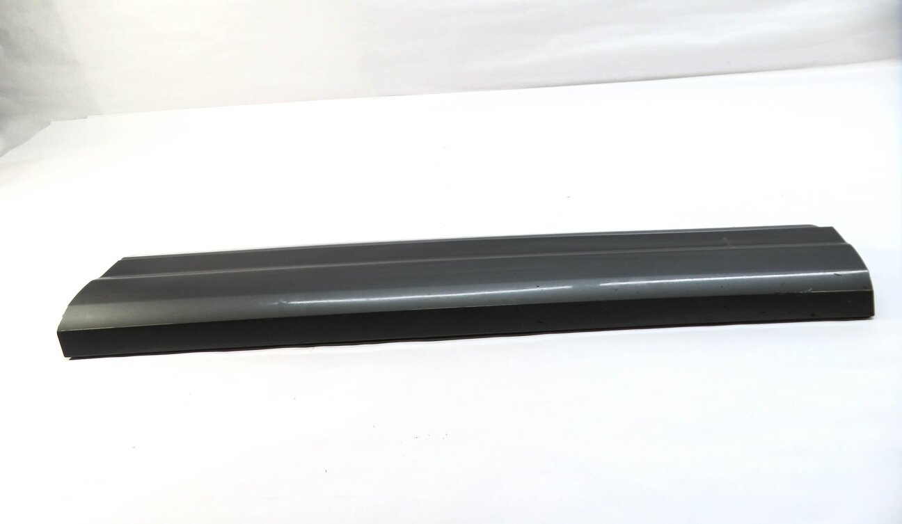 Thumbnail 3: 2017 AUDI Q7 (4M) FRONT RIGHT PASSENGER LOWER DOOR TRIM MOULDING (GRAPHITE GRAY)