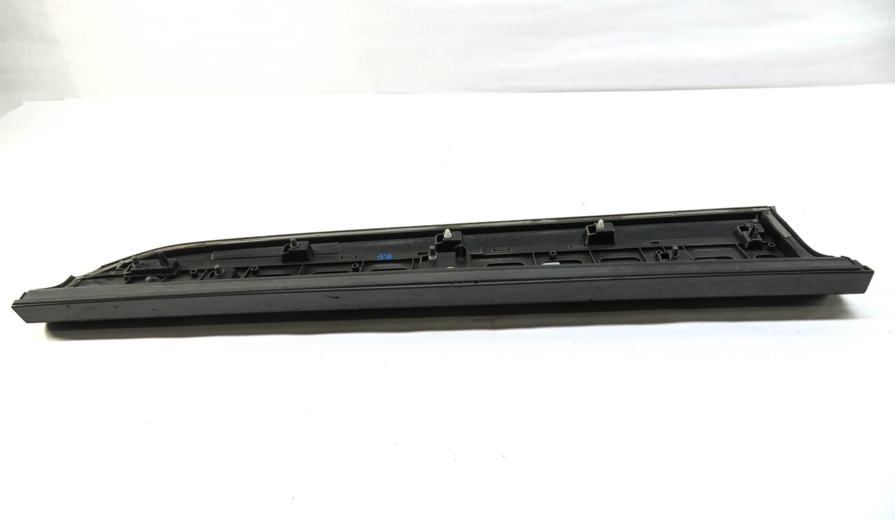 Thumbnail 5: 2017 AUDI Q7 (4M) FRONT RIGHT PASSENGER LOWER DOOR TRIM MOULDING (GRAPHITE GRAY)