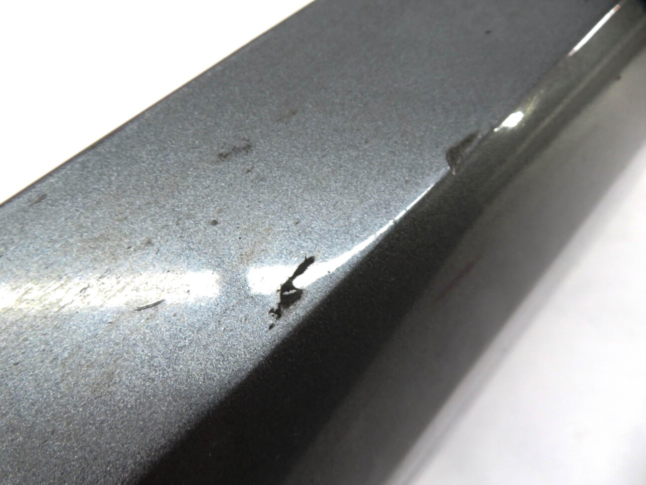 Thumbnail 7: 2017 AUDI Q7 (4M) FRONT RIGHT PASSENGER LOWER DOOR TRIM MOULDING (GRAPHITE GRAY)