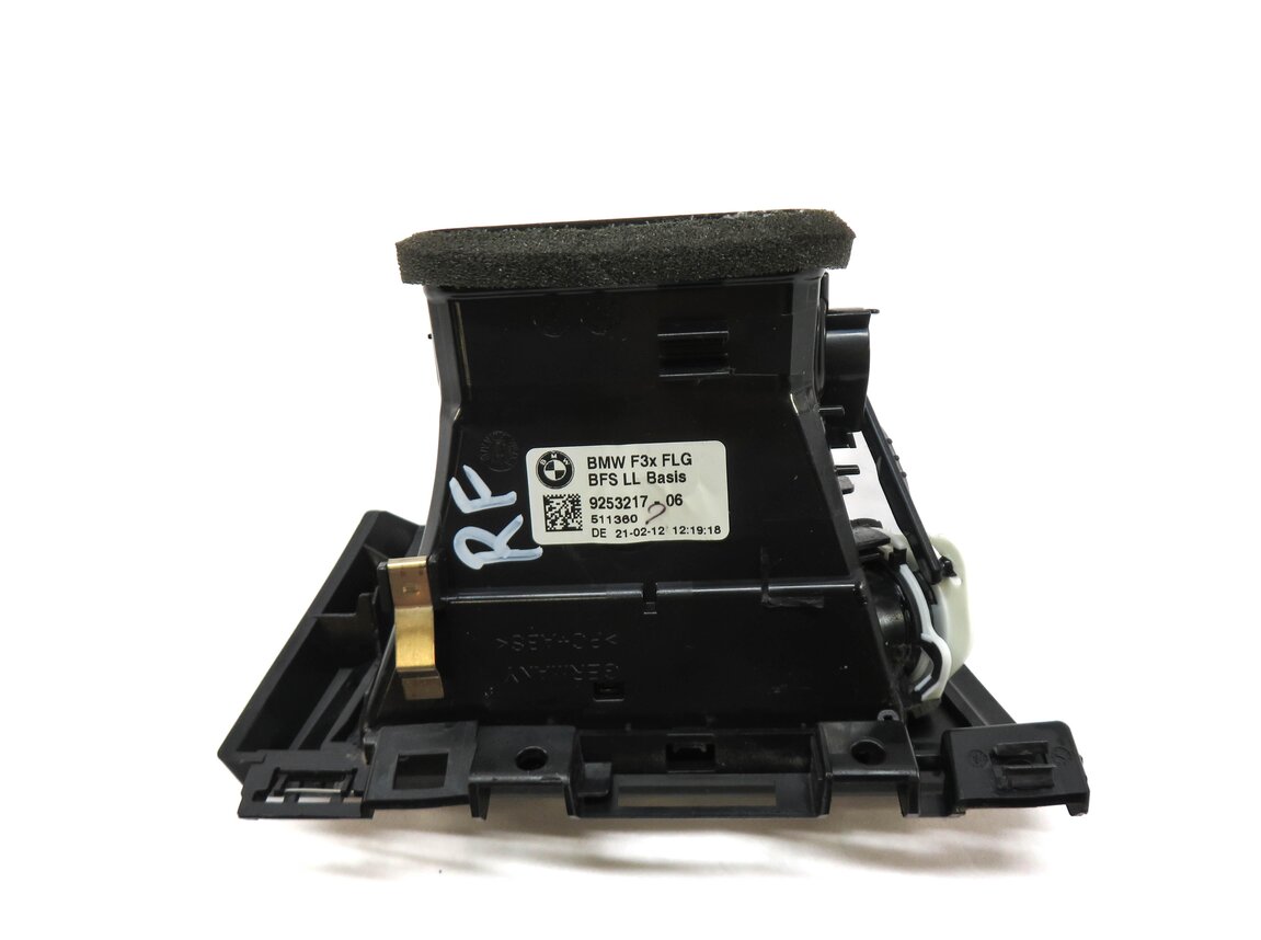 Thumbnail 4: 2012 BMW 335i (F30) FRONT RIGHT PASSENGER DASH AC HEATER AIR VENT (BLACK w/ RED)
