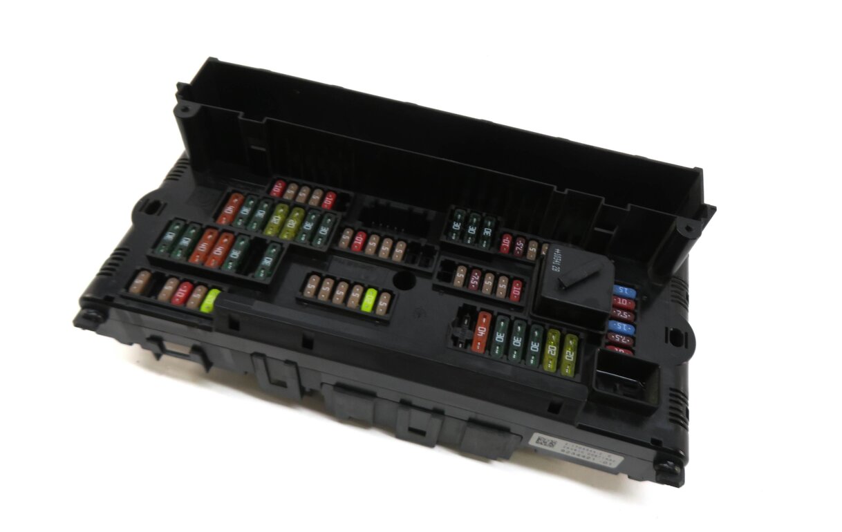 2011 BMW 535i (F10) FRONT FUSE RELAY POWER DISTRIBUTION BOX 61149234421