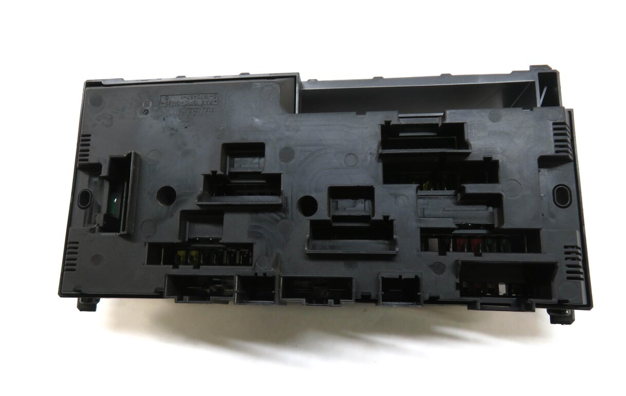 Thumbnail 3: 2011 BMW 535i (F10) FRONT FUSE RELAY POWER DISTRIBUTION BOX 61149234421