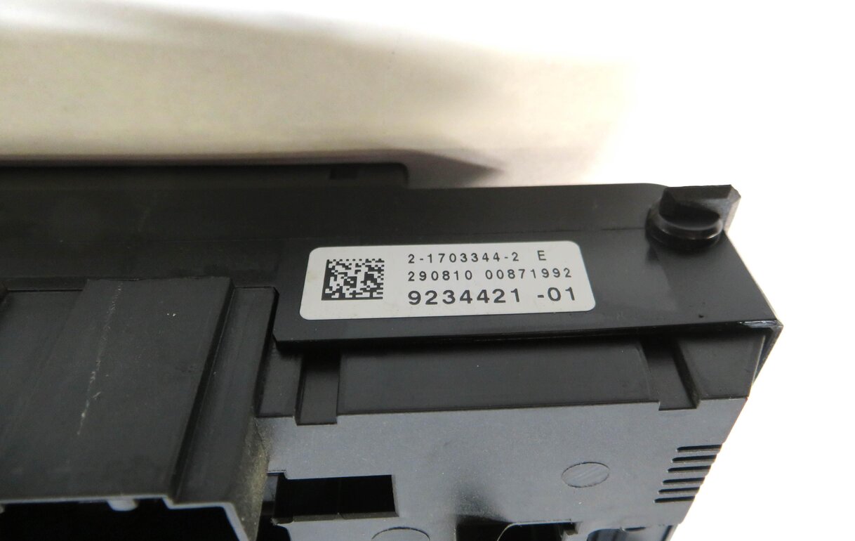 Thumbnail 4: 2011 BMW 535i (F10) FRONT FUSE RELAY POWER DISTRIBUTION BOX 61149234421