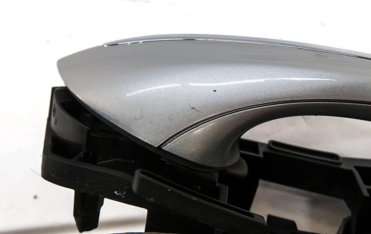 Thumbnail 5: 09-18 BMW 528i 535i 550i 740i 750i 760i RIGHT REAR COMFORT DOOR HANDLE (SILVER)