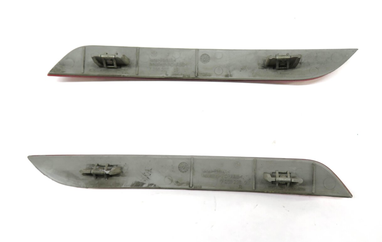 Thumbnail 3: 2011 BMW 535i F10 REAR BUMPER LEFT & RIGHT REFLECTOR SET/2 (RED) 7203238 7203237