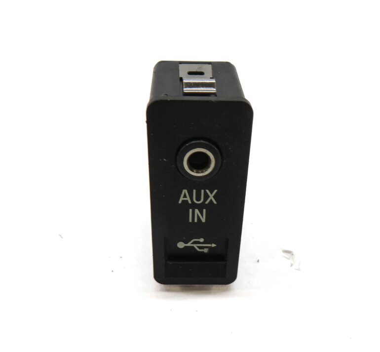 Thumbnail 2: 2011 BMW 535i (F10) RADIO STEREO AUXILIARY AUX IN JACK w/ USB INPUT OUTPUT PORT