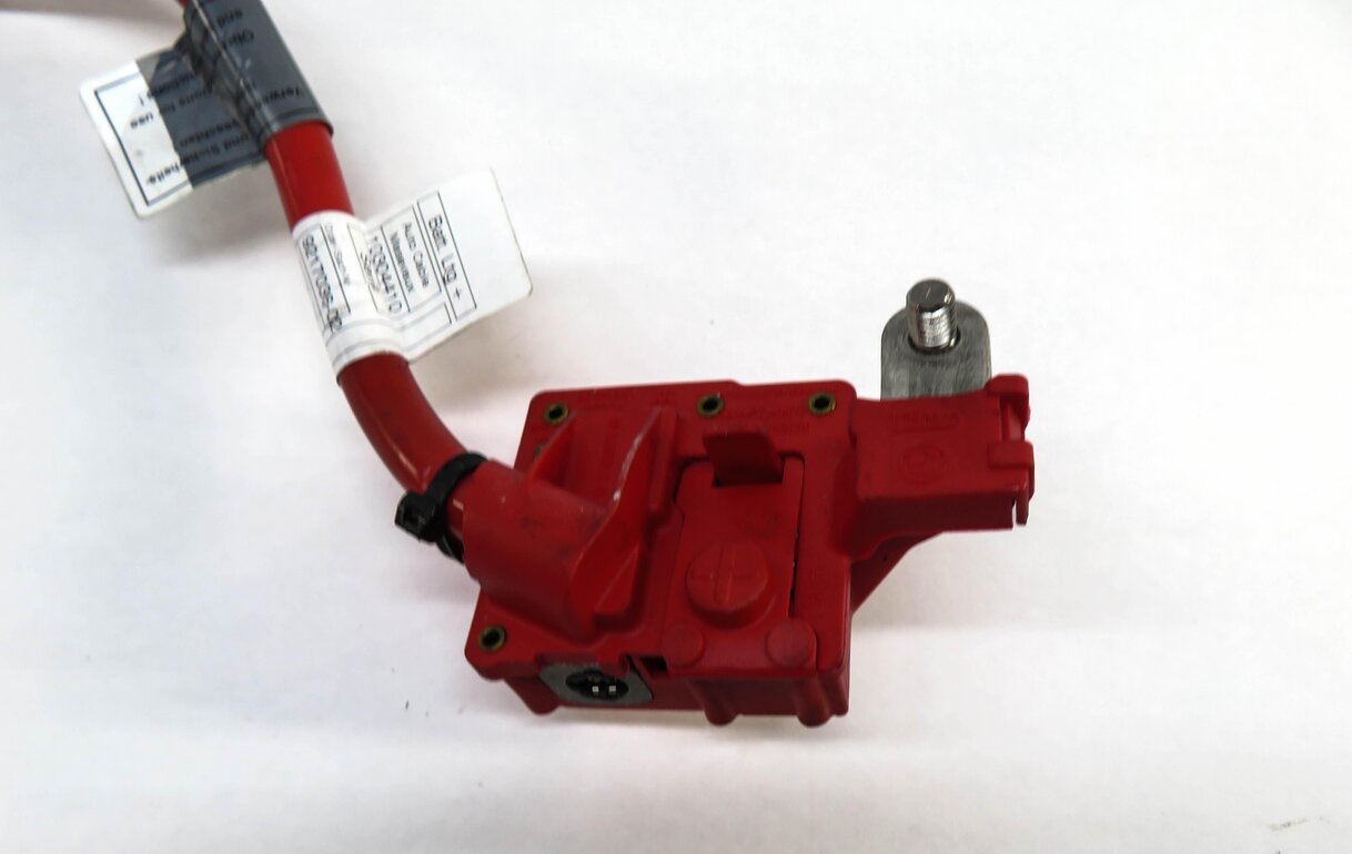 Thumbnail 4: 2011 BMW 535i (F10) POSITIVE BATTERLY CABLE w/ TERMINAL & SRS BLOWOUT FUSE