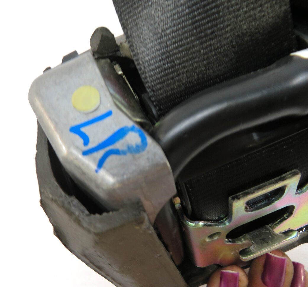 Thumbnail 4: 2013 AUDI A4 (B8 8K) LEFT REAR SEATBELT RETRACTOR (BLACK) 8T0857805N