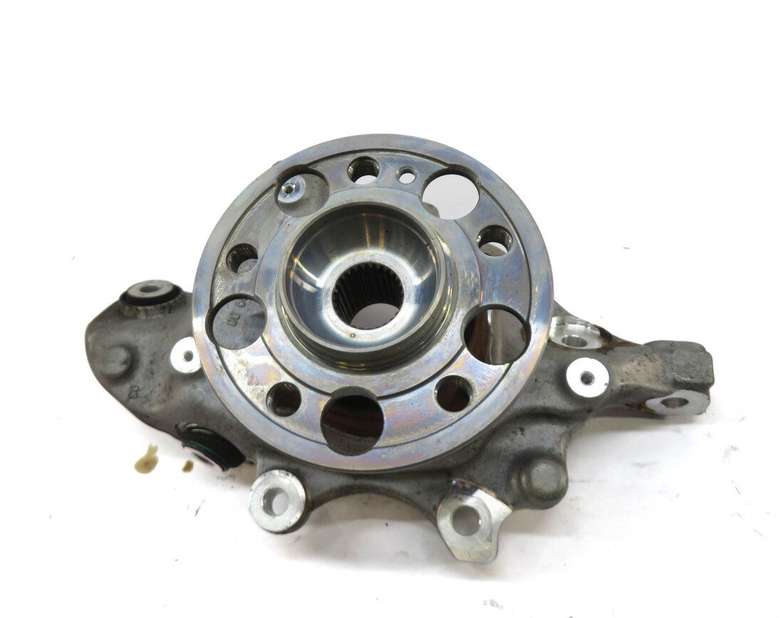 2015-2021 MERCEDES C300 C350 C400 (W205) SEDAN - LEFT REAR SPINDLE KNUCKLE HUB