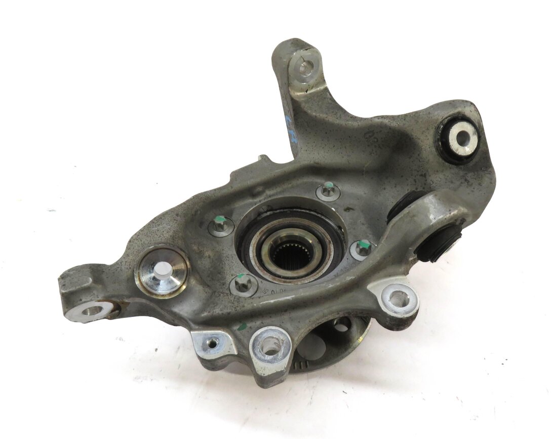 Thumbnail 2: 2015-2021 MERCEDES C300 C350 C400 (W205) SEDAN - LEFT REAR SPINDLE KNUCKLE HUB