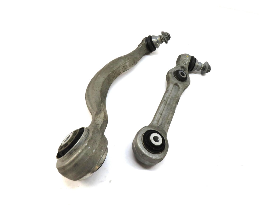 Thumbnail 1: 2015 MERCEDES C300 (W205) AWD RIGHT FRONT PASSENGER LOWER CONTROL ARM SET