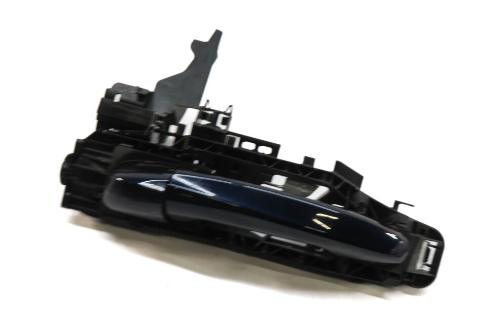 15-17 MERCEDES C-CLASS (W205) LEFT FRONT DRIVER EXTERIOR DOOR HANDLE (BLUE 890U)