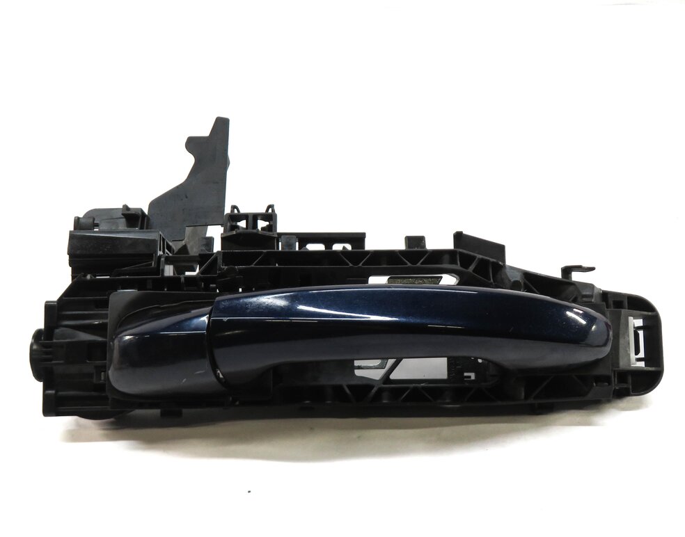Thumbnail 2: 15-17 MERCEDES C-CLASS (W205) LEFT FRONT DRIVER EXTERIOR DOOR HANDLE (BLUE 890U)