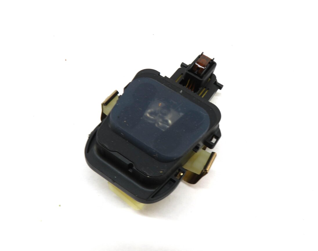 Thumbnail 2: 2015 MERCEDES C300 (W205) FRONT WINDSHIELD RAIN LIGHT SENSOR MODULE RLS