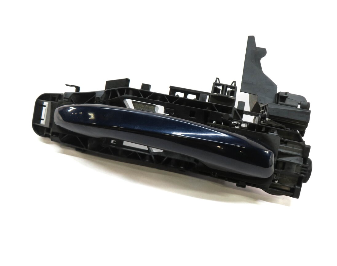 15-17 MERCEDES C-CLASS (W205) RIGHT PASSENGER FRONT / REAR DOOR HANDLE (BLUE)