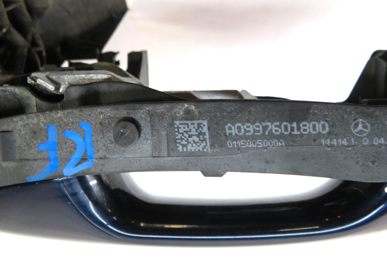 Thumbnail 5: 15-17 MERCEDES C-CLASS (W205) RIGHT PASSENGER FRONT / REAR DOOR HANDLE (BLUE)