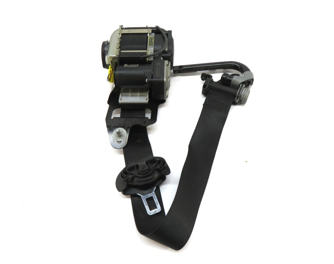 Thumbnail 2: 15-21 MERCEDES C GLC (W205 X253) RIGHT FRONT PASSENGER SEATBELT RECEIVER (BLACK)
