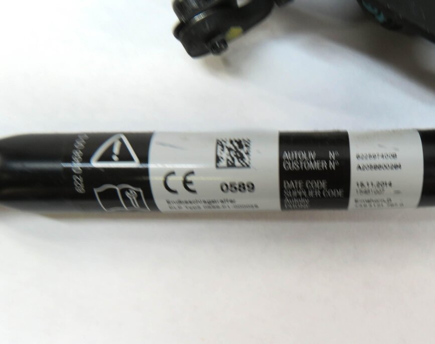 Thumbnail 4: 15-21 MERCEDES C GLC (W205 X253) RIGHT FRONT PASSENGER SEATBELT RECEIVER (BLACK)