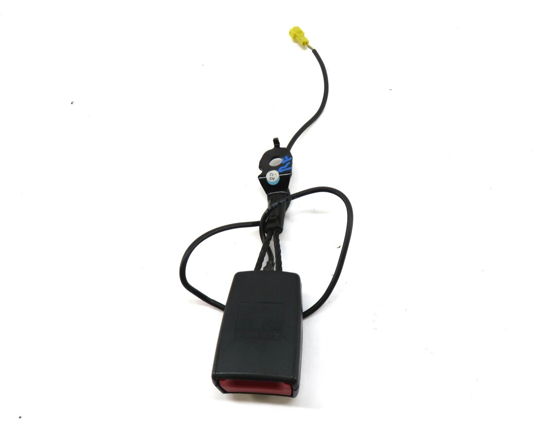 Thumbnail 3: 15-21 MERCEDES C GLC (W205 X253) RIGHT FRONT PASSENGER SEATBELT RECEIVER (BLACK)