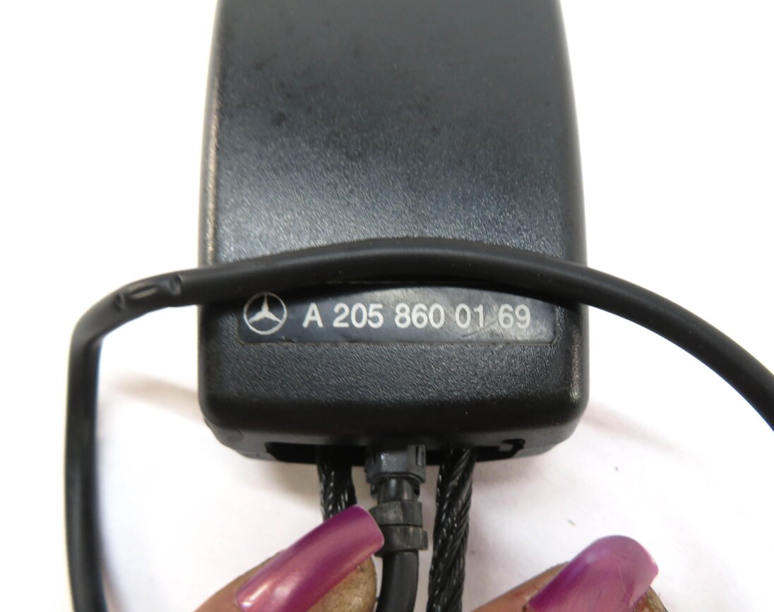 Thumbnail 5: 15-21 MERCEDES C GLC (W205 X253) RIGHT FRONT PASSENGER SEATBELT RECEIVER (BLACK)