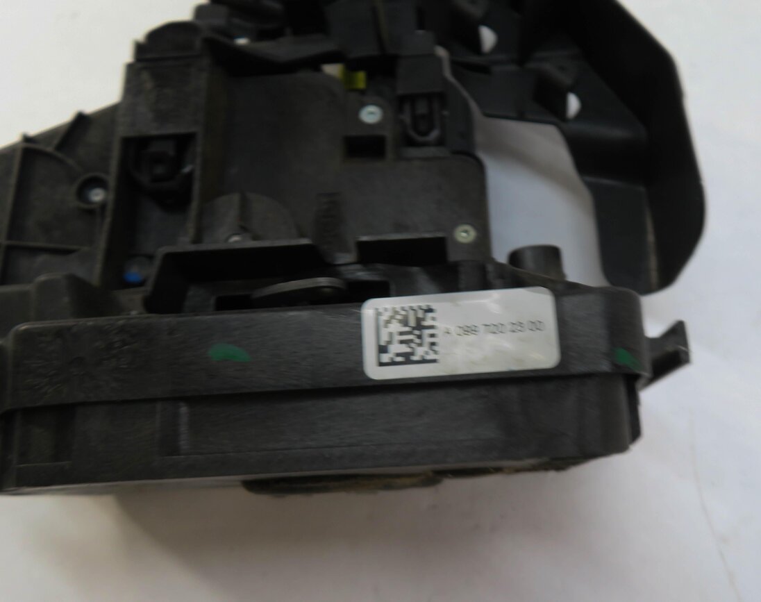 Thumbnail 5: 15-22 MERCEDES C E GLC GLE S CLASS (W205 W213 W167 W222 X253) DRIVER DOOR LATCH