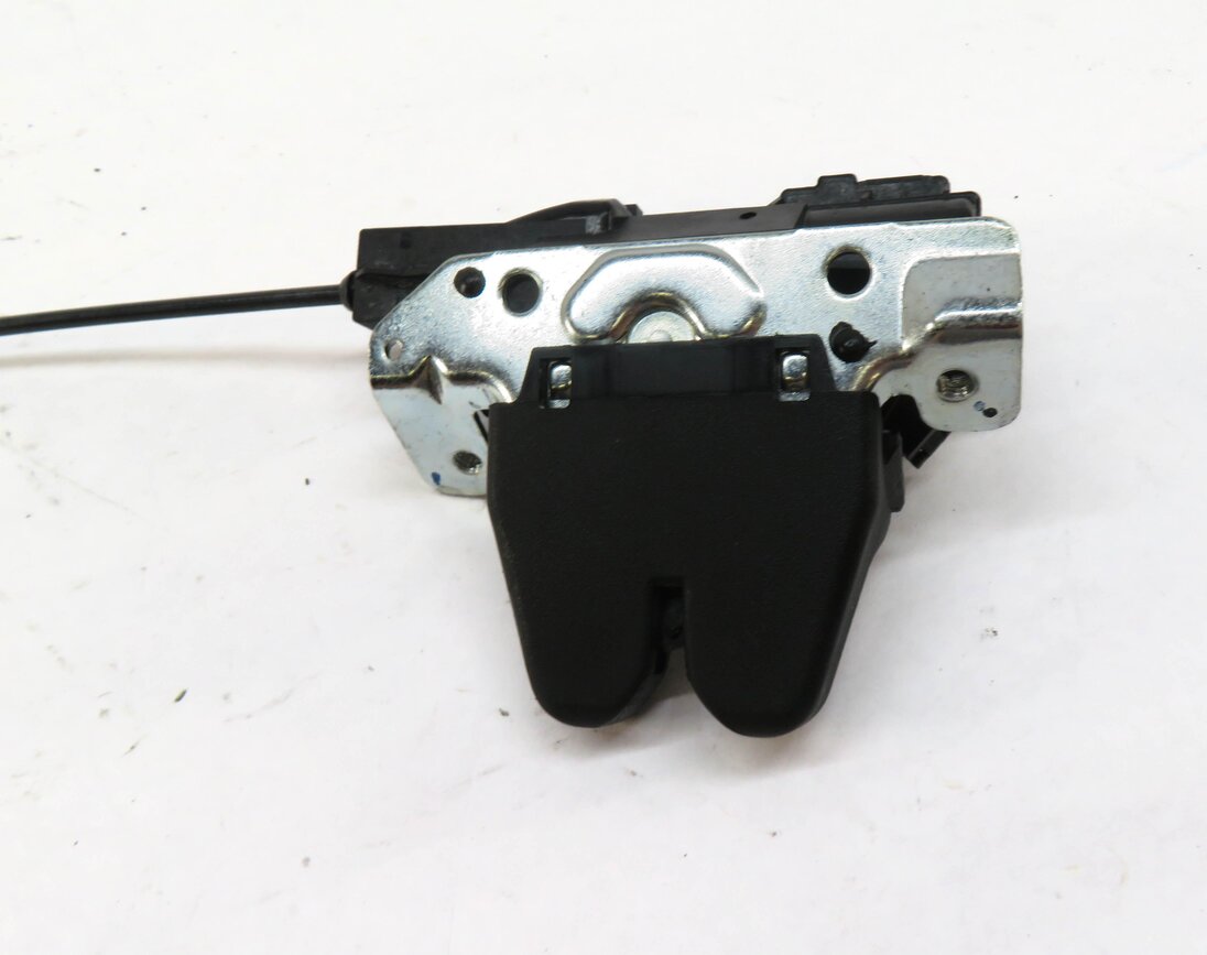 Thumbnail 2: 2015 MERCEDES C300 (W205) REAR TRUNK LOCK LATCH ACTUATOR