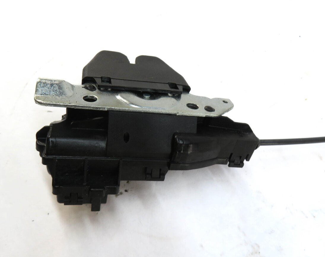 Thumbnail 3: 2015 MERCEDES C300 (W205) REAR TRUNK LOCK LATCH ACTUATOR
