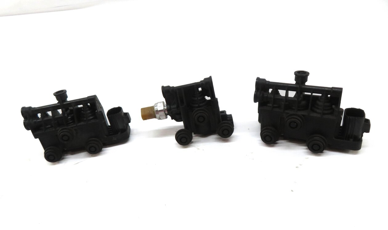 Thumbnail 2: 2012 RANGE ROVER SPORT (L320) AIR SHOCK SUSPENSION TRANSFER RELIEF VALVE SET/3