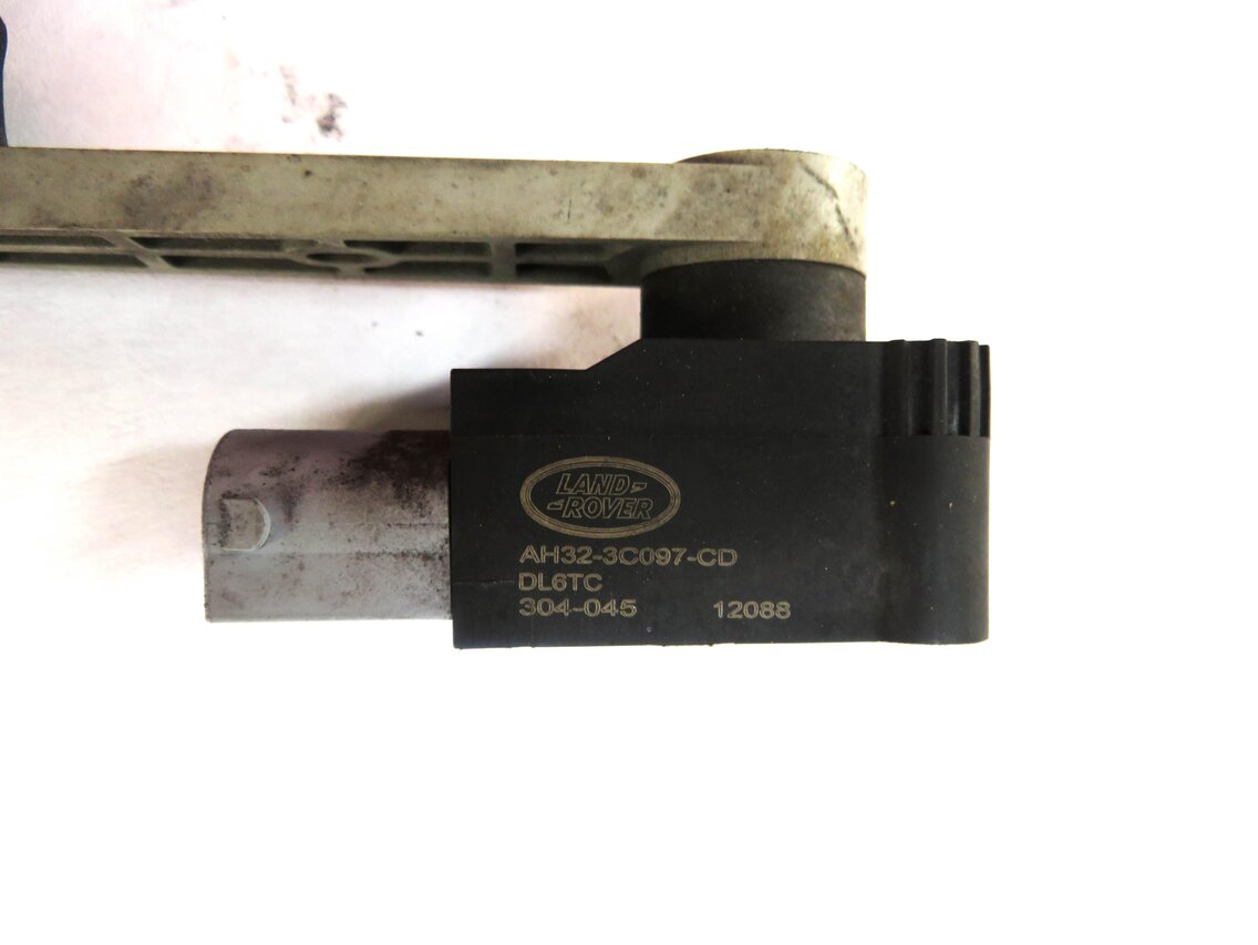Thumbnail 4: 2012 RANGE ROVER SPORT L320 FRONT RIGHT PASSENGER SUSPENSION HEIGHT LEVEL SENSOR