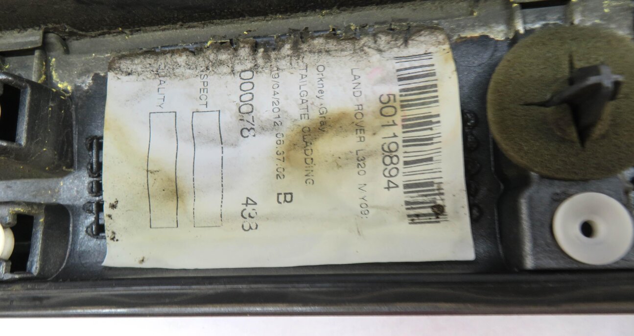 Thumbnail 6: 2012 RANGE ROVER SPORT (L320) REAR TRUNK HATCH TRIM PANEL (ORKNEY GRAY 949)